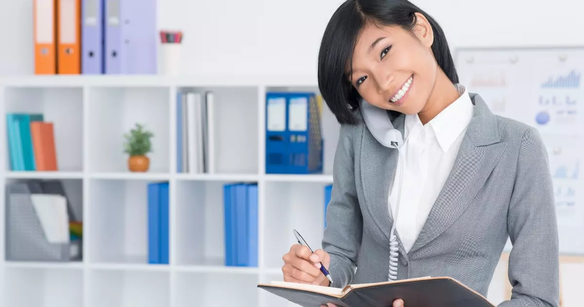 emprego vaga Secretária Administrativa